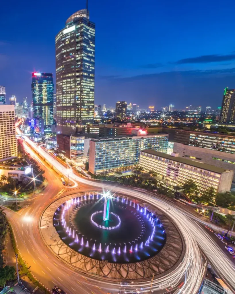 Nuit à Jakarta près de la Gare