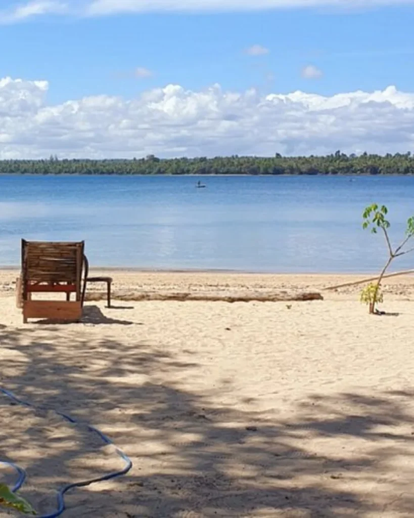 déjeuner au restaurant Kupa Beach, face à la mer